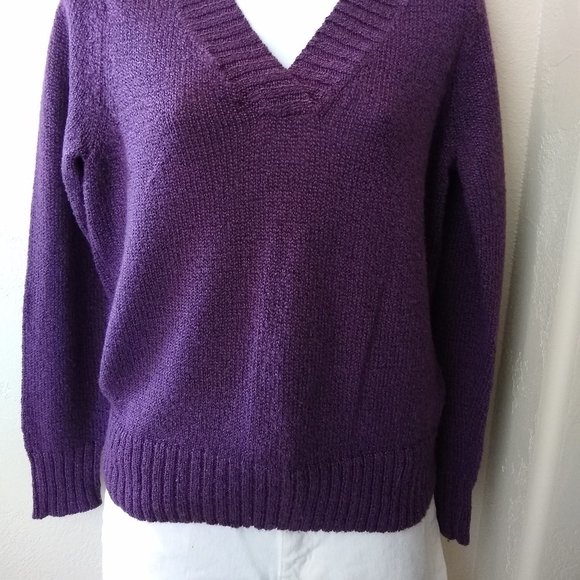 St. John's Bay V-neck Purple Long-sleeved Sweater Size Medium Petite - Picture 5 of 11